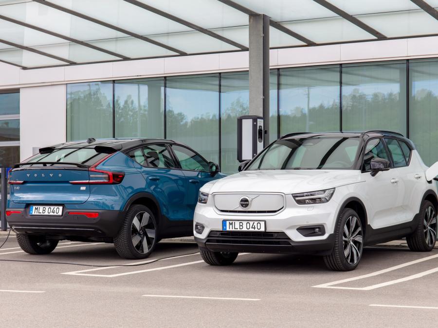 Volvo_C40_and_XC40_Recharge.jpg