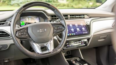 2022_chevrolet_bolt_euv_interior.jpg