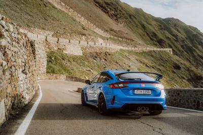 honda_civic_type_r_stelvio_pass.jpg
